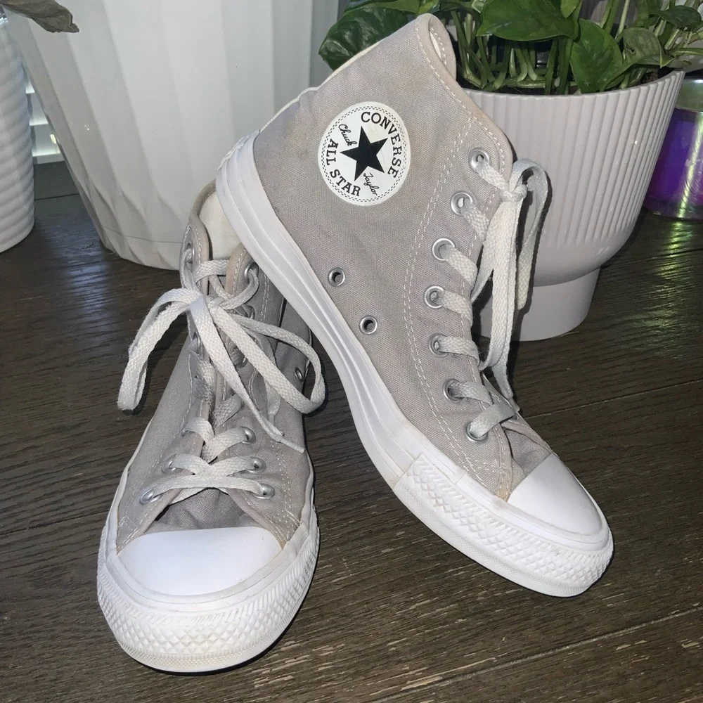 Converse Unisex Chuck Taylor Gray High-Top Sneakers Size Women’s 8 Men’s 6